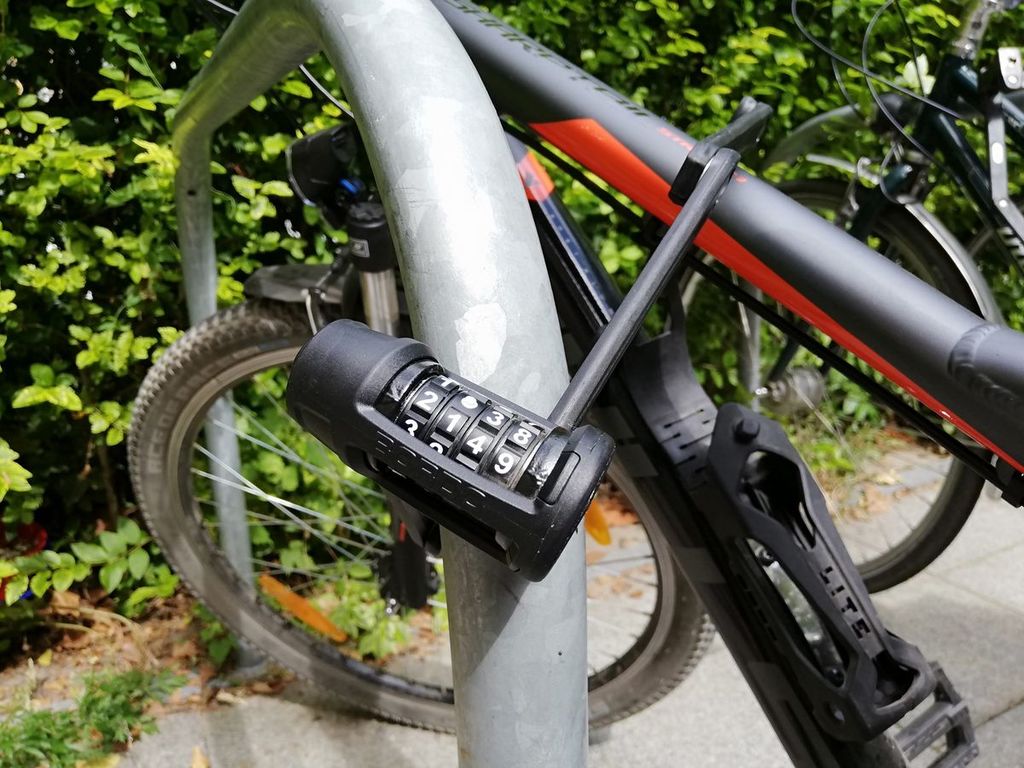 Sicheres Fahrradschoss für Kinder mit Zahlenschloss